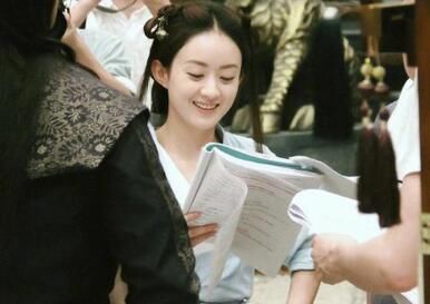 赵丽颖一穿露背礼服就露馅?其实这个小缺陷,反