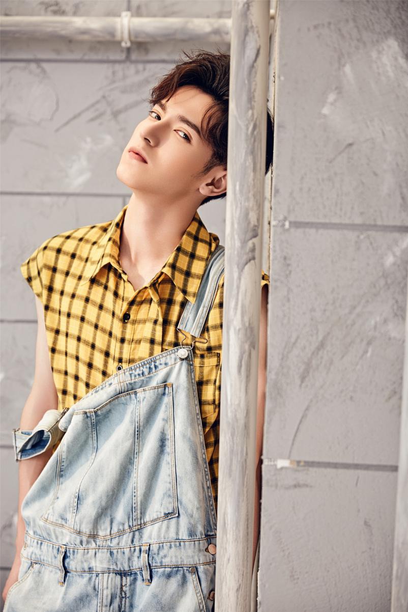 获封"李健战队人气选手" 聚来提快男走红