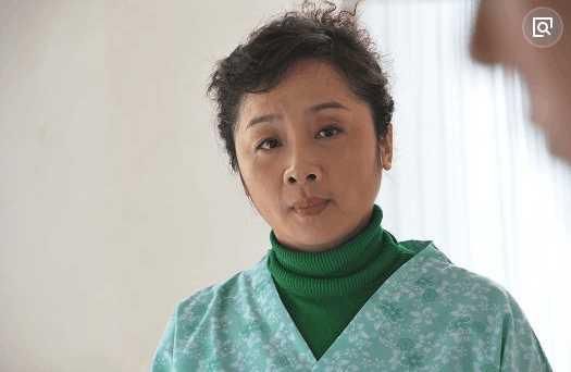 曾是著名小品演员,为丈夫争取多个角色,火了后却被劈腿至今单身