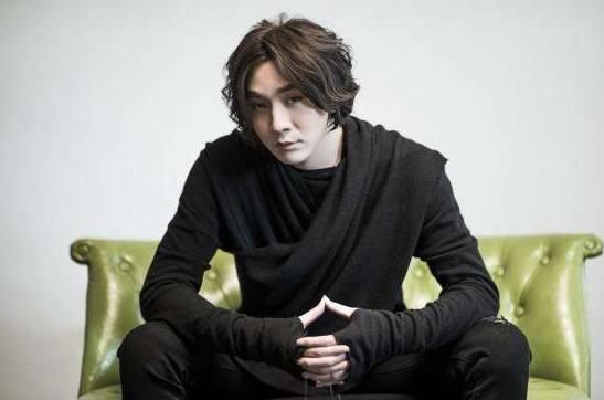 王者荣耀:张大仙玩李白看粉丝弹幕被阴,这操作