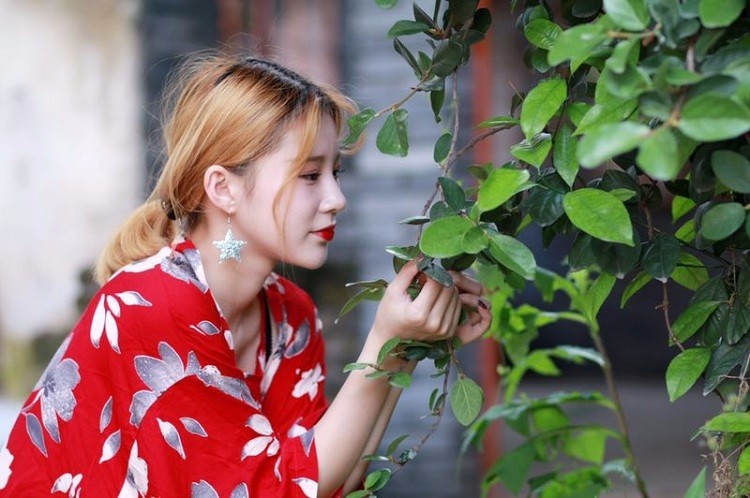 肆人影视正式签约梁绾绾 打造最强网红团队