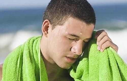 身体两个部位变得越来越臭,其实是肝病在下最