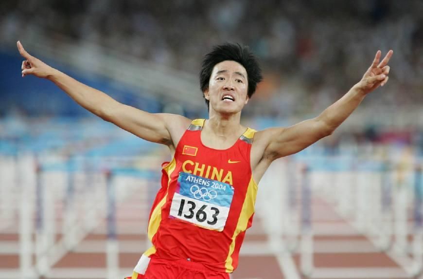 110米栏夺冠!谢文骏险胜对手,网友:怀念刘翔的