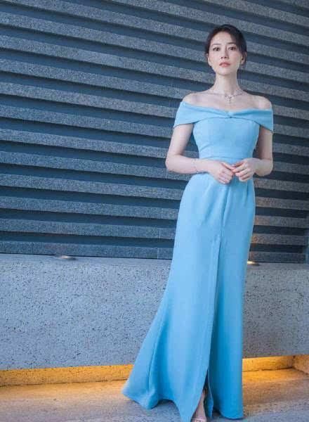 蓝色长裙好看不好穿!baby美似仙女下凡,柳岩却