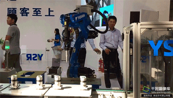 找个“男友力”分分钟帮你拧螺丝 找个“男友力”分分钟帮你拧螺丝