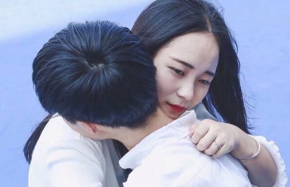 懦弱的表哥发现妻子背叛,冷静后的举动很男人