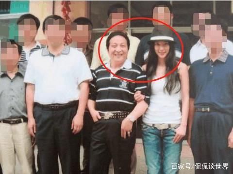 袁立手撕李冰冰 晒其与气功大师王林旧照:再