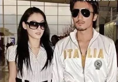 谢霆 锋王 菲再度分手,王菲哭着上飞机,李亚 鹏