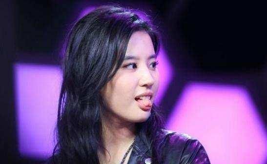 女星吐舌头:王祖贤妖娆,热巴可爱,杨幂画面尴尬