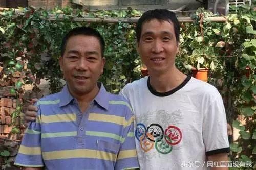 快手散打哥助农,日销14万斤菠萝!神秘大哥现二