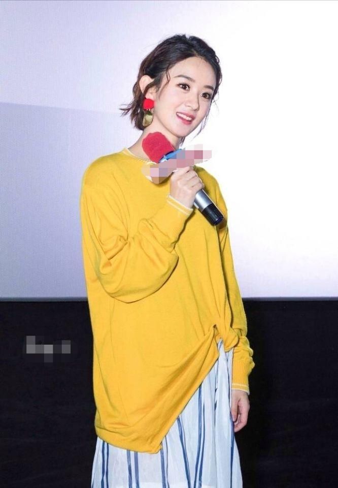 小白鞋已经过时了,现在流行的是泥鳅鞋,赵丽