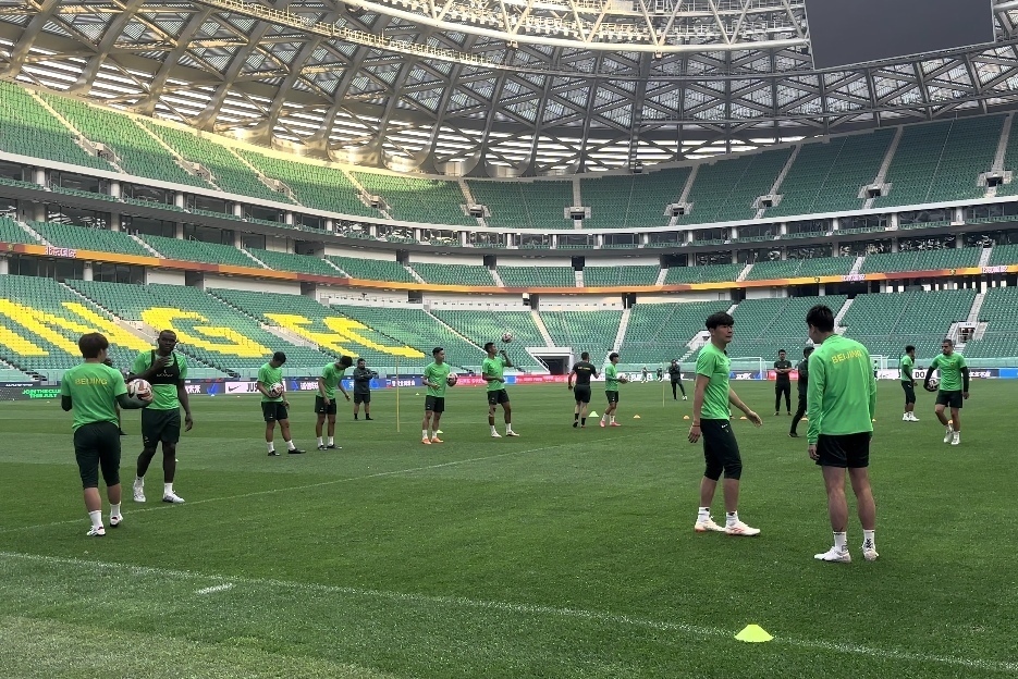 德索萨回归 踩场训练现身