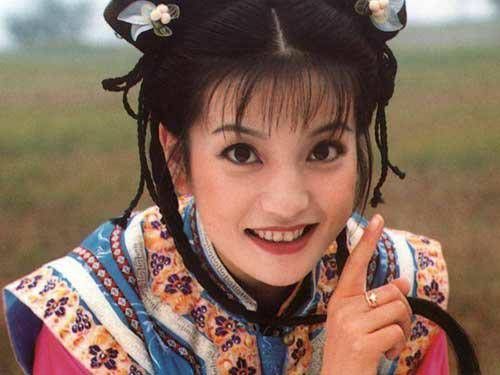 有龙为赵薇庆生 配图略显单调 网友调侃:媳妇说