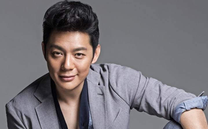 他曾被誉为"绝佳好男人",独宠娇妻21年,今45岁于嫩模相恋