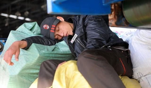 发金砖年终奖的德邦快递, 已经默默给员工的家