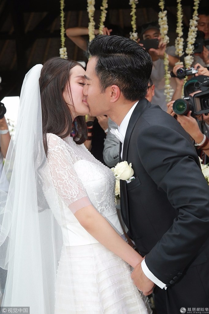 2014年1月8日，巴厘岛，当地时间1月8日，杨幂、刘恺威大婚。