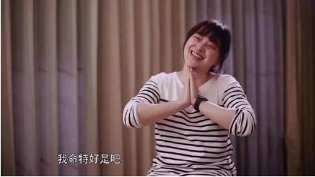 路人镜头下的高圆圆美到发光,难怪赵又廷不选