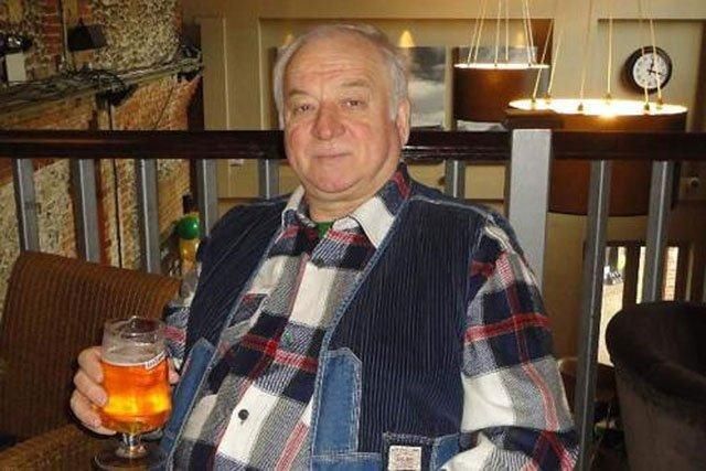 英国对俄前间谍中毒事件展开调查 在其家发现