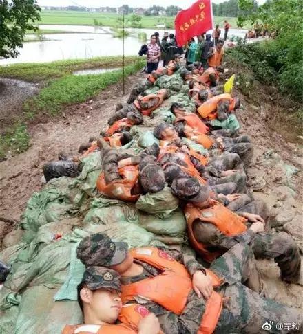 河南军人抗洪救灾图片图片