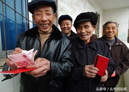 农民买新型农村保险还是城镇职工社会保险好?