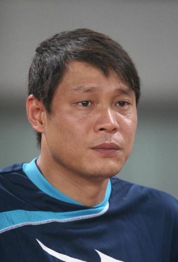 范志毅,祖籍宁波,1969年11月6日生于上海杨浦区,是中国职业足球运动员