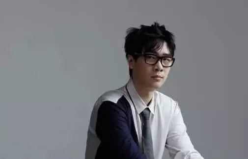 他用一本小说赚4000万,成功走入仕途,今成政府