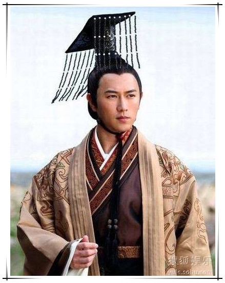 TVB小生陈健峰在《美人心计》中饰演一个步步为营的皇帝，从“代王”到“汉文帝”，每一步都是血泪史。