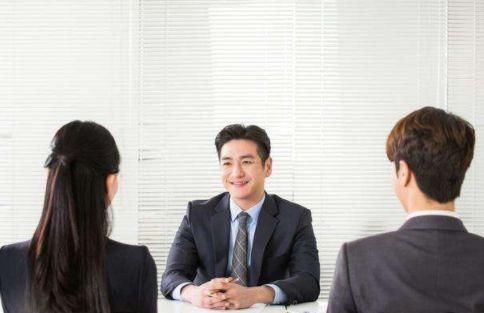 面试官:鱼缸有七条鱼,死了三条,还剩几条?小伙