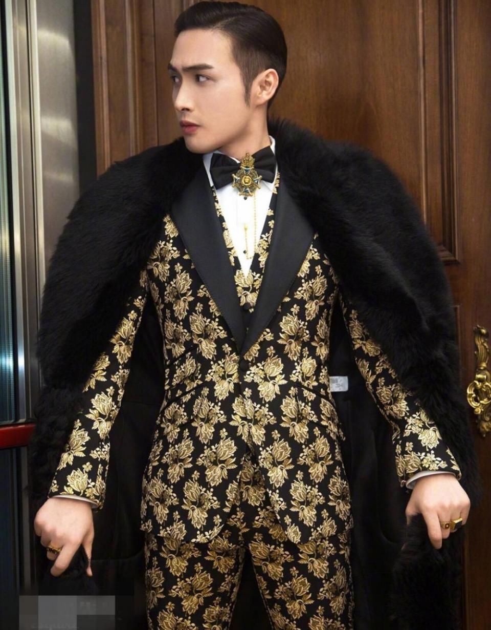 胡一天和张彬彬年龄相同,但穿衣爱好有点不同