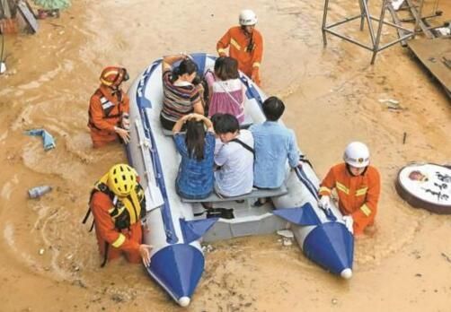 深圳特大暴雨,水灾现场让人揪心不已,有史以来