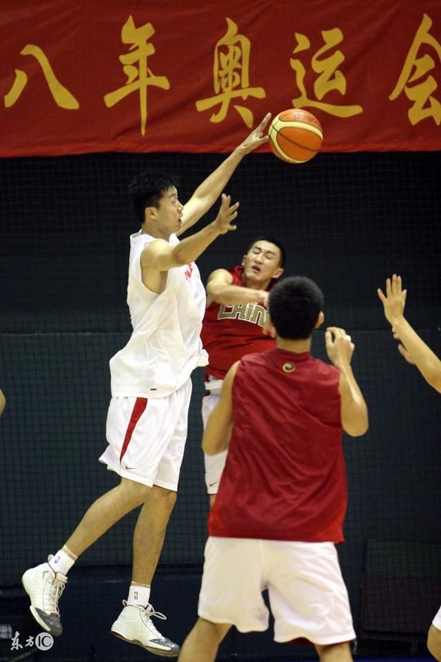 王治郅年轻时有多厉害?姚明是这么评价的,知道