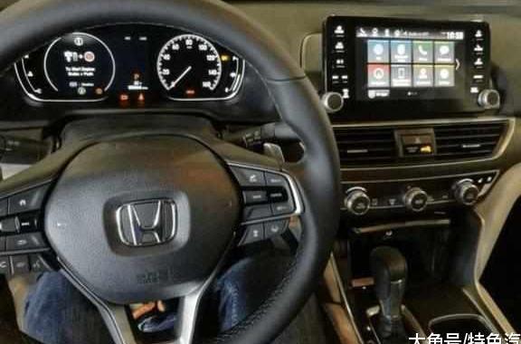 首提十代雅阁, 后排空间能打滚, 综合油耗仅6L