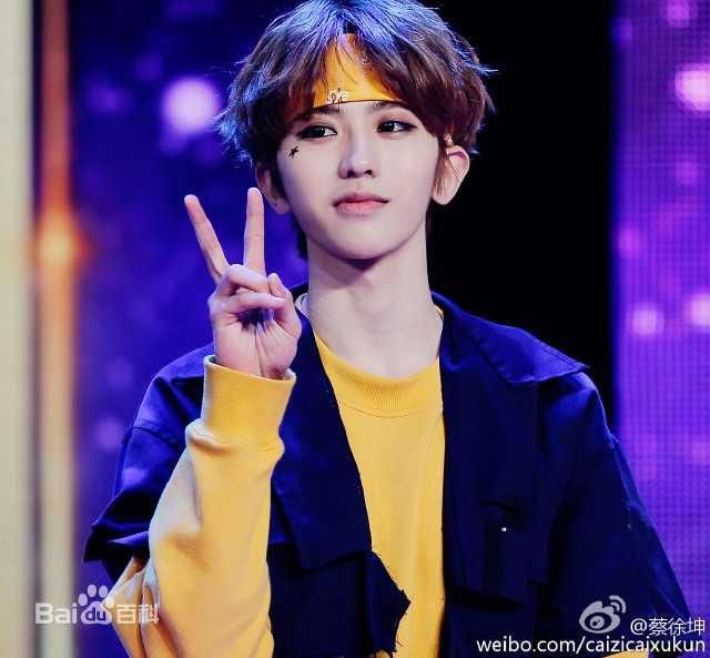 蔡徐坤整容了吗?蔡徐坤旧照曝光简直不是一般