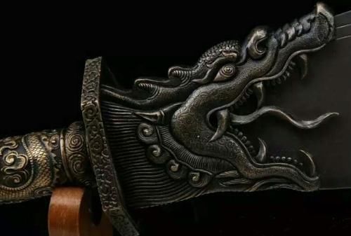 古代士兵使用的兵器,现代人为啥拿不动?