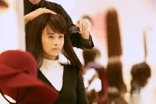 章子怡之后,又一知名女星剃光头,不惧扮丑塑造