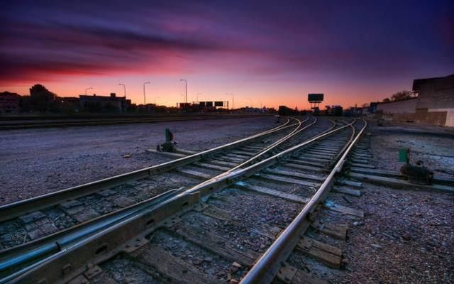 我国正规划修建一条新铁路,全长300公里,途经