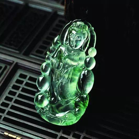 8亿,重38吨的"世界最大翡翠观音"被请走了!究竟是何方圣神这么壕?