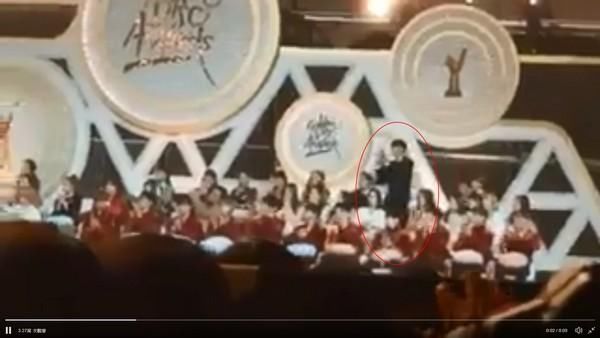 IU迷弟+1!WINNER众人一起鼓掌 却只有他激动