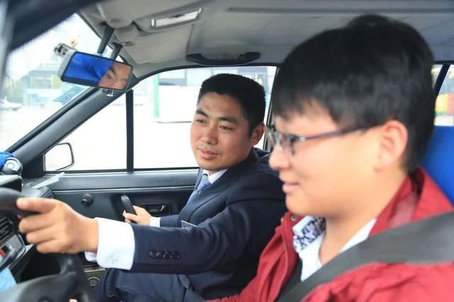 驾校教练每通过一个学员可以提多少钱?说出来