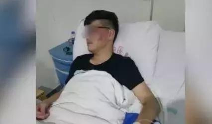 高二男生晚自习和同桌说话 被班主任狂扇12个