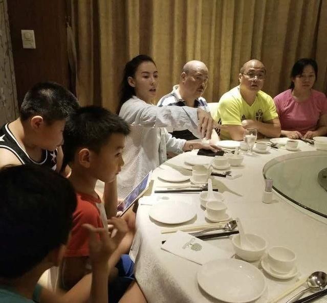 张柏芝养8套房子10台车很辛苦,却拒绝谢霆锋称