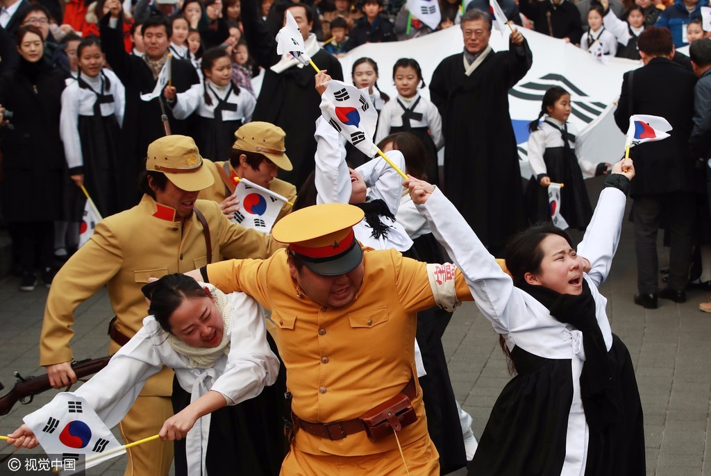 韩国首尔,三·一独立运动纪念日当天,活动家扮成二战时期的日本士兵