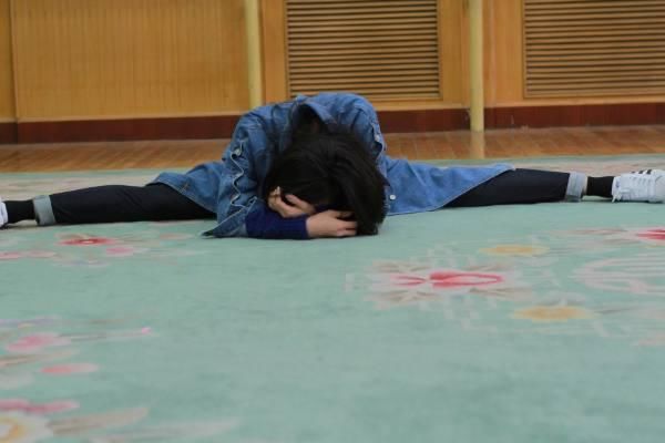 明星的独门绝技,杨颖吞拳头,宋茜的一字马,迪丽