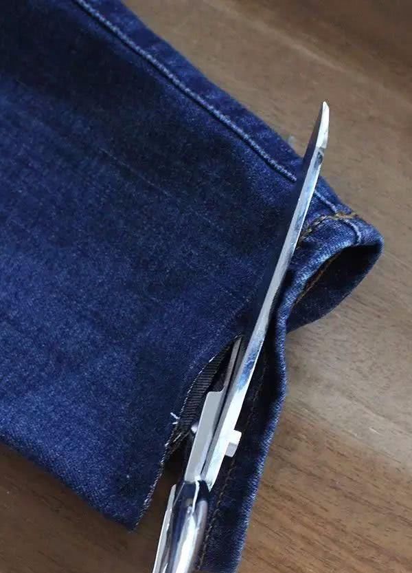 旧牛仔裤这样剪一剪,立马变身时髦流苏牛仔裤