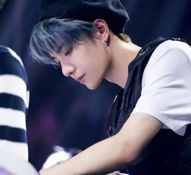 刘宪华 王嘉尔综艺双傻已不吃香,王一博凭真