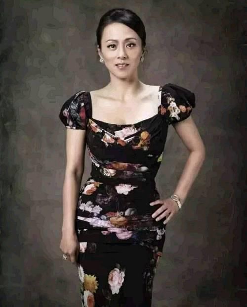 她是佛山第一大家族的儿媳,身价千亿,其公公身