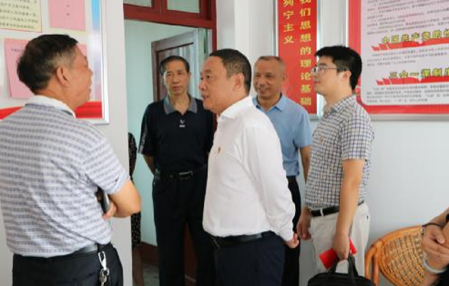 湖南省永兴县委书记赵宇教师节前看望教育基