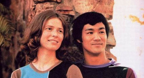 李小龙死后家人状况,妻子2度改嫁,儿子惨死,女