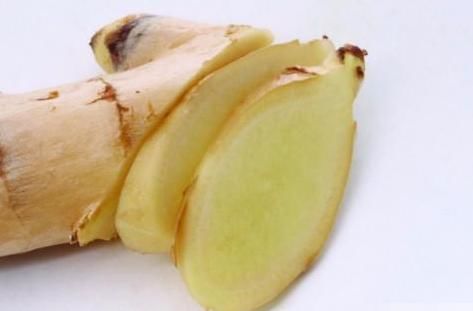 每晚睡觉前,坚持用生姜贴肚脐,身体会收获3