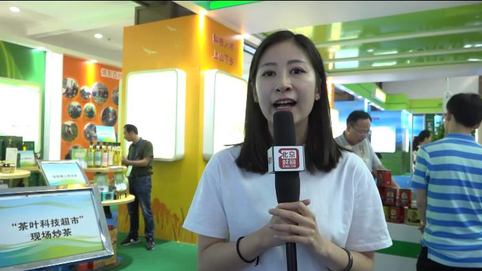 茶农现场秀炒茶功夫 原来茶叶是这样出炉的! 茶农现场秀炒茶功夫 原来茶叶是这样出炉的!